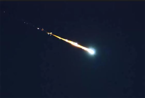 火球划过澳大利亚 陨石降入吓众人一跳